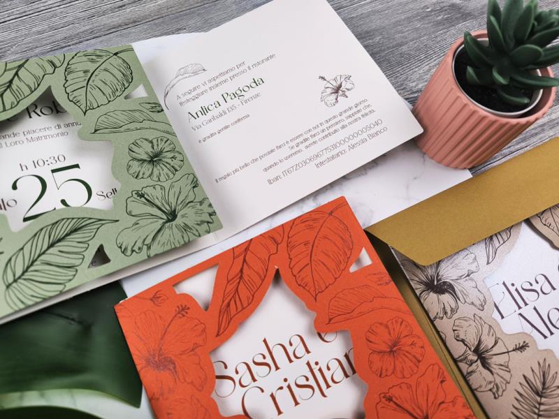 Partecipazione botanica e tropicale, con foglie e fiori di ibisco TROPICAL